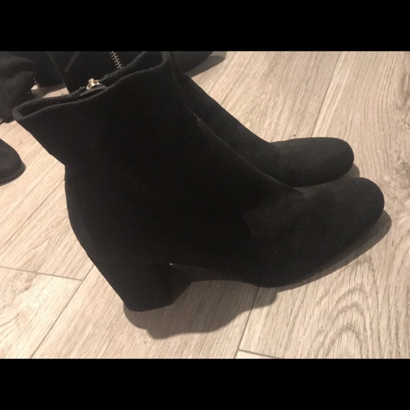 Like new Zara black faux suede heels booties shoe - Picture 2 of 2